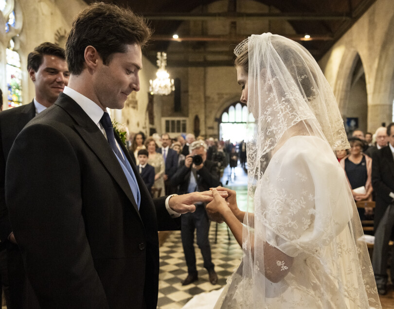 L’échange des alliances en l’église Saint-Aubin de Tourouvre.